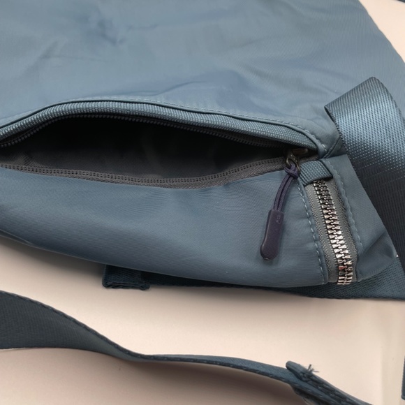 Lululemon City Adventurer Backpack Mini in Blue 10L - Picture 5 of 10